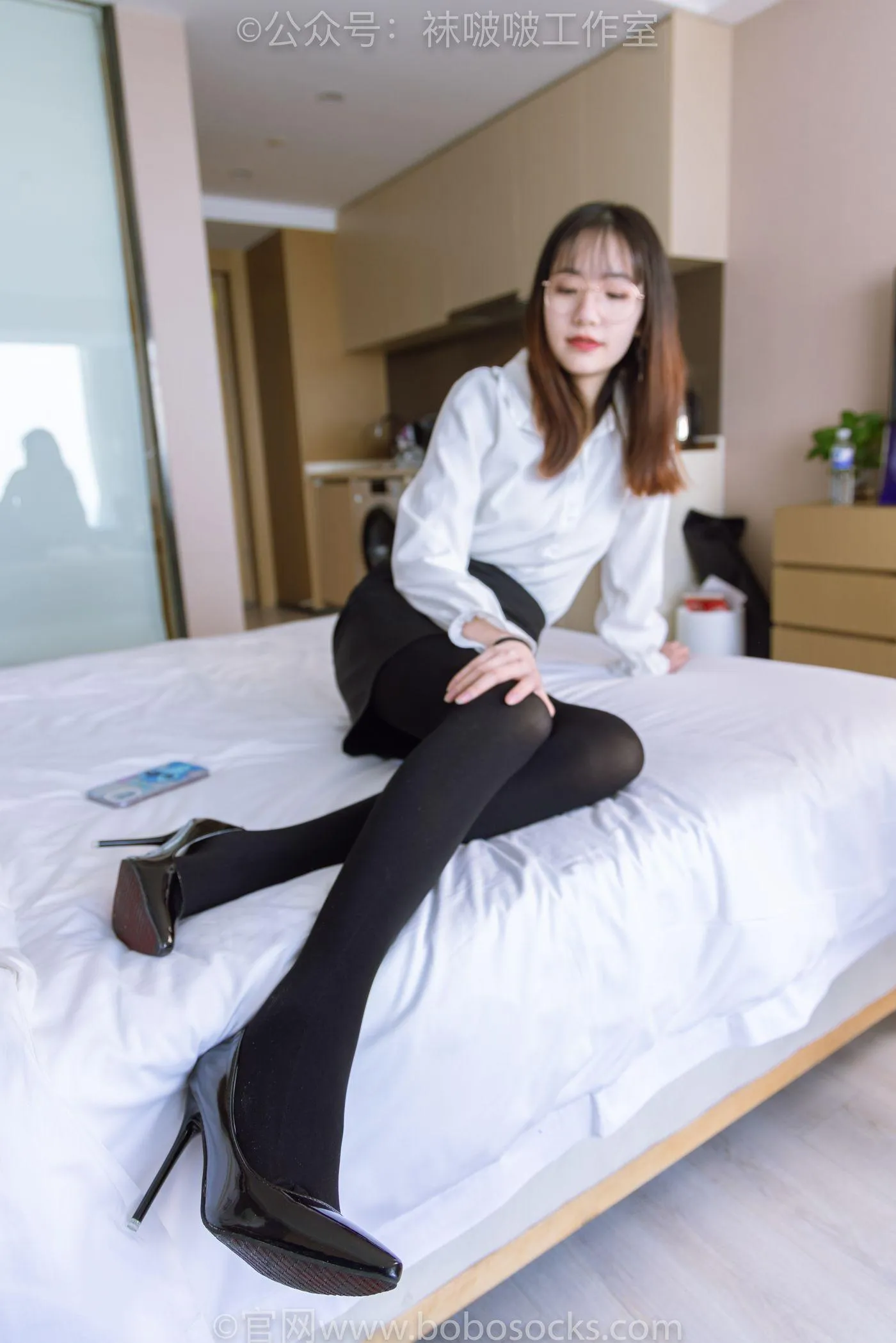 [BoBoSocks袜啵啵]NO.090 小甜豆-高跟鞋、厚黑丝 [140P]插图1